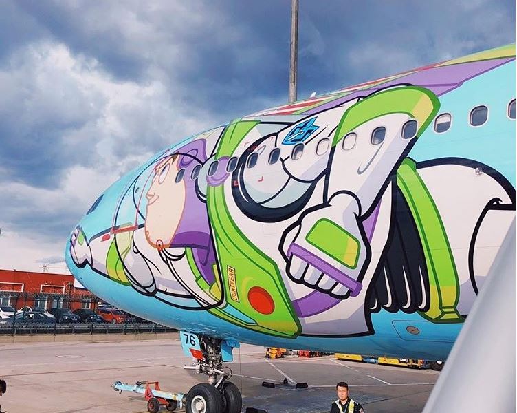buzz lightyear avion