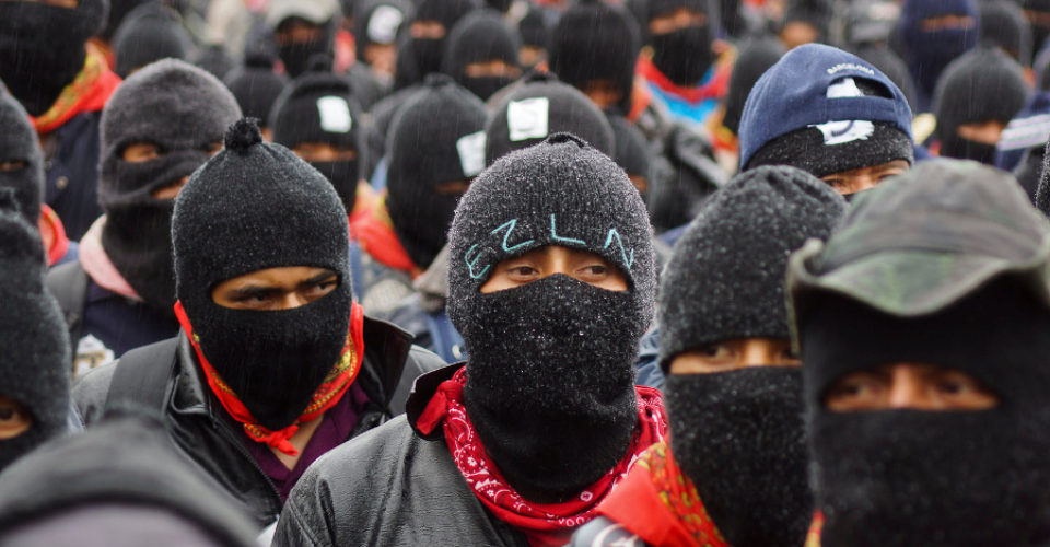 SAN CRISTOBAL DE LAS CASAS, CHIAPAS, 21DICIEMBRE2012.- Al menos 20 mil miembros y simpatizantes del Ejercito Zapatista de Liberación Nacional (EZLN) marcharon pacíficamente por varios municipios del estado, durante el cambio de la era maya para poner "fin al silencio" en que se mantuvieron por más de un año.
FOTO: PEDRO ANZA /CUARTOSCURO.COM