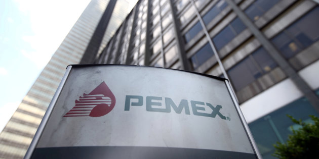 FILE PHOTO: The Pemex logo is pictured during the 80th anniversary of the expropriation of Mexico's oil industry at the headquarters of state-owned oil giant in Mexico City, Mexico March 16, 2018. REUTERS/Edgard Garrido/File Photo