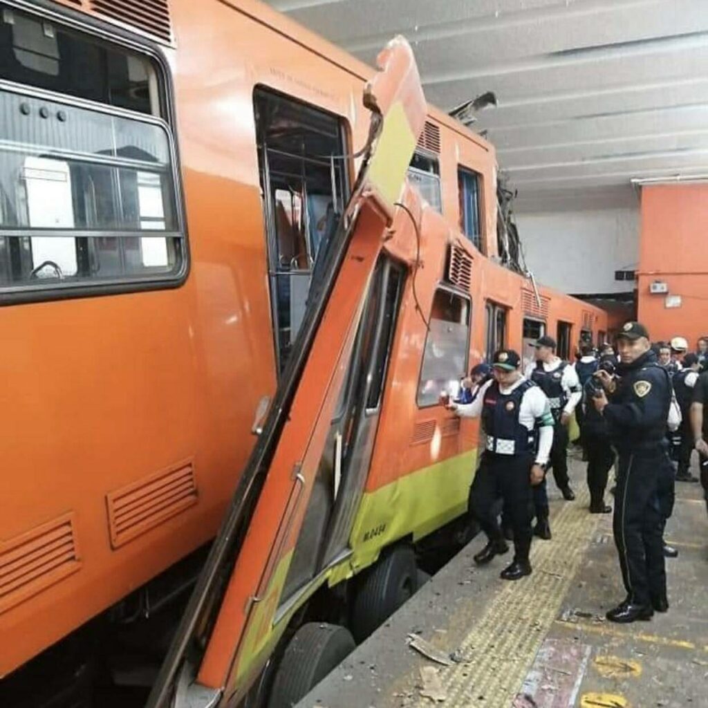 Choque de trenes en Tacubaya de la L1 del Metro deja 41 heridos y un
