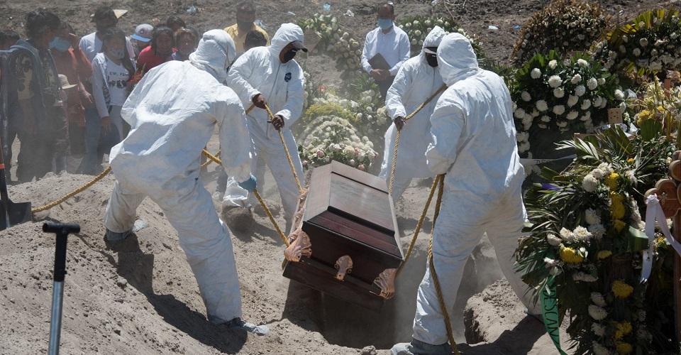 CHALCO, ESTADO DE MÉXICO, 04JUNIO2020.- El Panteón de Municipal del Valle de Chalco fue ampliado por la gran cantidad de inhumaciones registradas en esta entidad. La aplicación registra actualmente 290 fosas, 18 de ellas ocupadas por casos confirmados de covid-19, y 89 que se mantienen sospechosos. 
FOTO: MARIO JASSO /CUARTOSCURO.COM